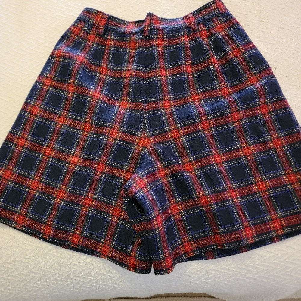 Lizsport Women's Plaid Red and Blue Shorts Size 12 EUC - Picture 4 of 6